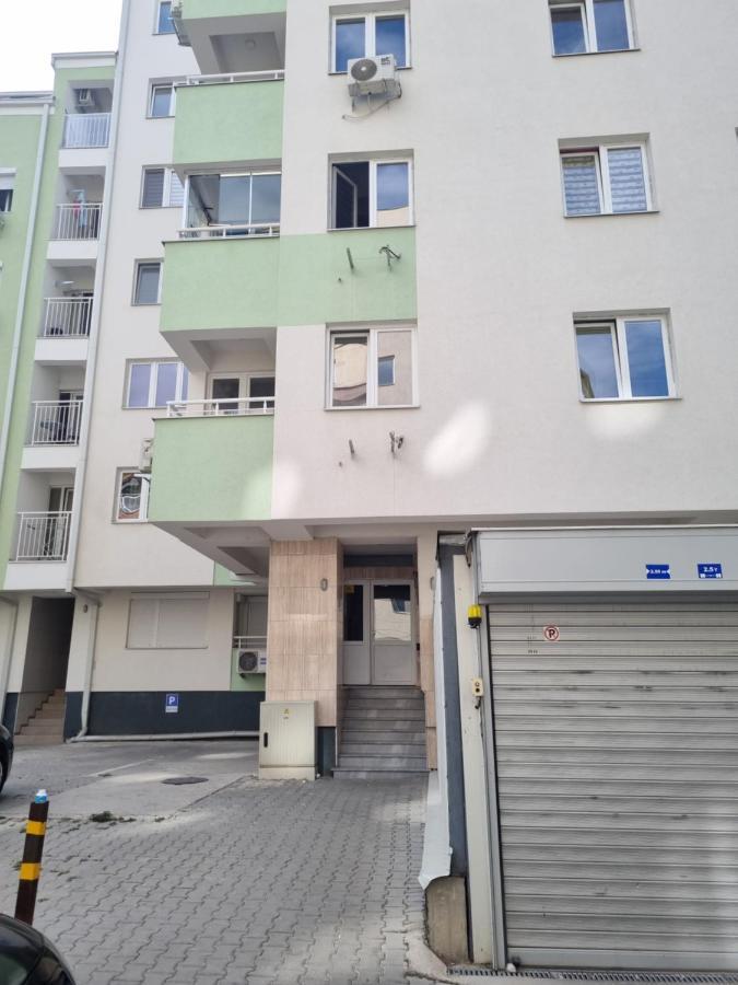 Golden Sun Skopje Apartment Ngoại thất bức ảnh